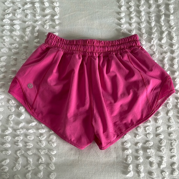 lululemon sonic pink hotty hots 2.5” - Picture 2 of 5